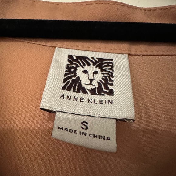 Anne Klein Peach Button-Up Blouse in size small (Like New!) - Picture 3 of 3